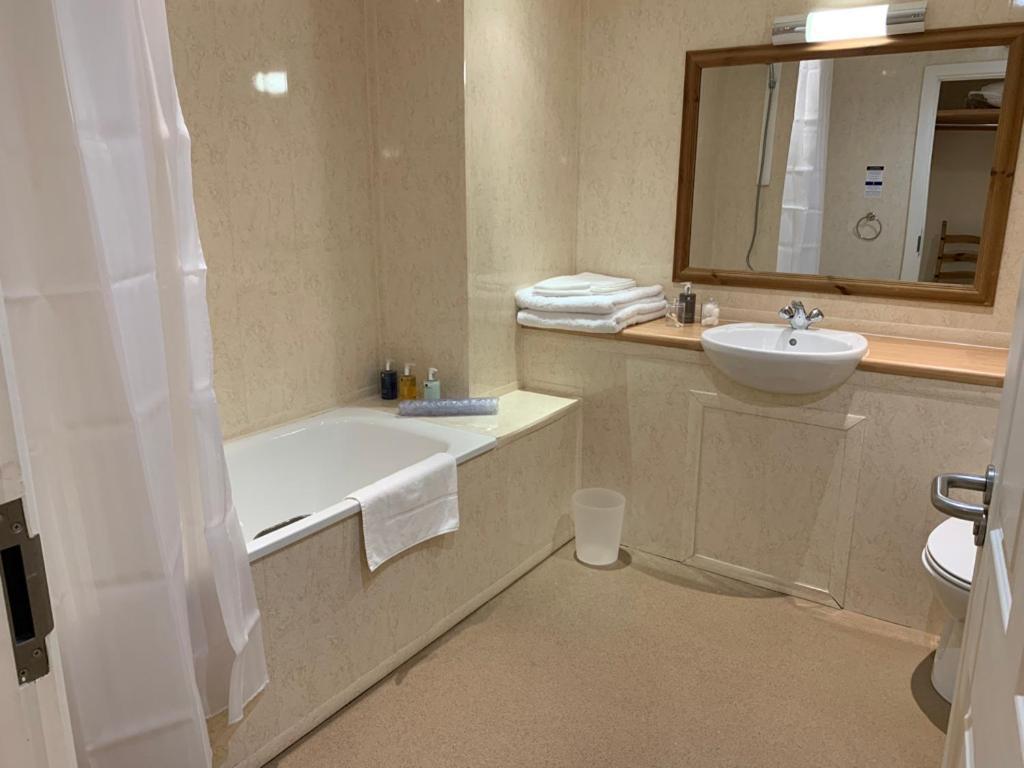 Zucchini Italian Kitchen & Rooms Труро Экстерьер фото