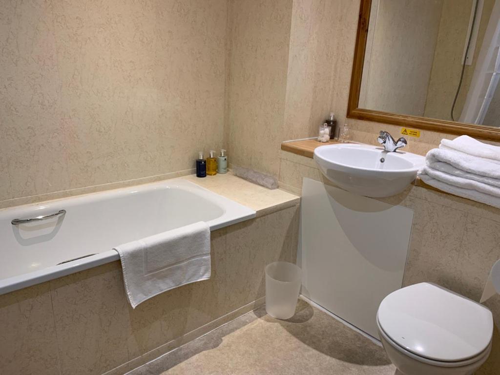 Zucchini Italian Kitchen & Rooms Труро Экстерьер фото