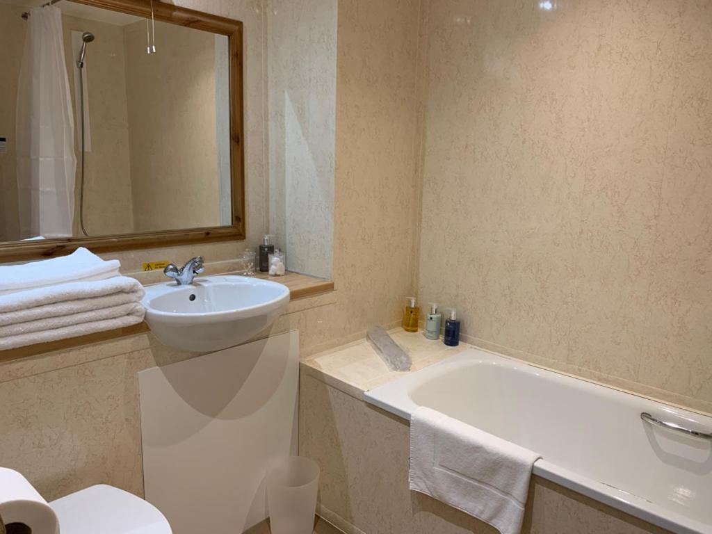 Zucchini Italian Kitchen & Rooms Труро Экстерьер фото